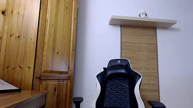 Snapshot of Lisakisss chatting on 03/23/25, 08:15 Lisakisss online show from 03/23/25, 08:15