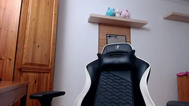 Snapshot of Lisakisss chatting on 09/22/25, 06:37 Lisakisss online show from 09/22/25, 06:37