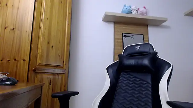 Snapshot of Lisakisss chatting on 10/06/25, 06:44 Lisakisss online show from 10/06/25, 06:44