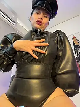 Snapshot of mylatexpleasure chatting on 10/20/25, 07:14 mylatexpleasure online show from 10/20/25, 07:14