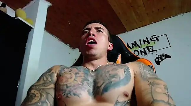 Snapshot of Adam_Hudsond chatting on 12/04/24, 12:47 Adam Hudsond online show from 12/04/24, 12:47