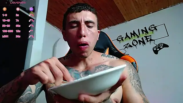 Snapshot of Adam_Hudsond chatting on 12/17/24, 04:11 Adam Hudsond online show from 12/17/24, 04:11