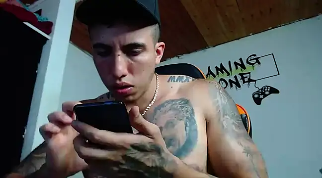 Snapshot of Adam_Hudsond chatting on 01/10/25, 09:20 Adam Hudsond online show from 01/10/25, 09:20