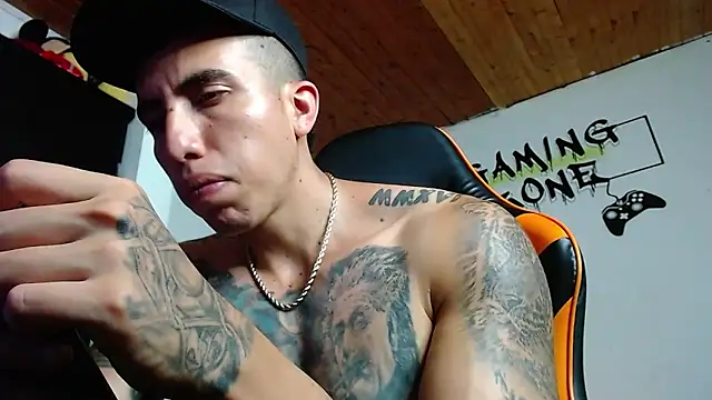 Snapshot of Adam_Hudsond chatting on 01/26/25, 12:26 Adam Hudsond online show from 01/26/25, 12:26