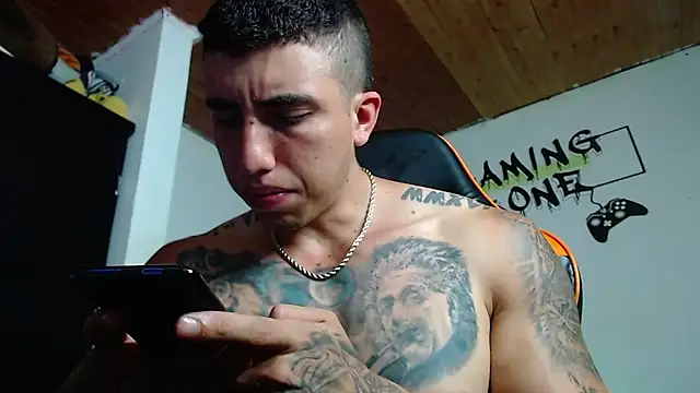 Snapshot of Adam_Hudsond chatting on 02/03/25, 11:58 Adam Hudsond online show from 02/03/25, 11:58