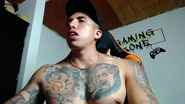 Snapshot of Adam_Hudsond chatting on 02/07/25, 01:58 Adam Hudsond online show from 02/07/25, 01:58