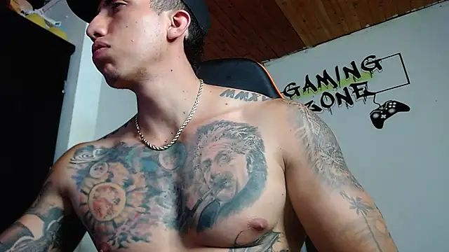 Snapshot of Adam_Hudsond chatting on 02/11/25, 04:13 Adam Hudsond online show from 02/11/25, 04:13