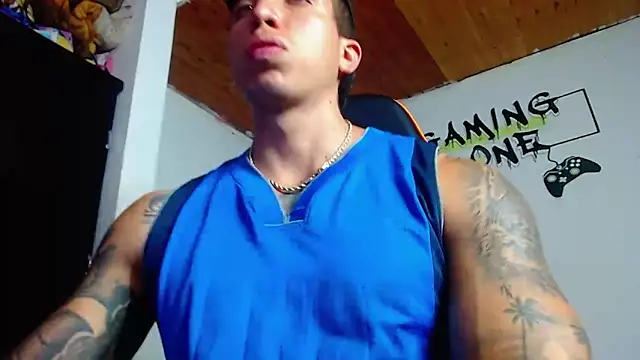 Snapshot of Adam_Hudsond chatting on 03/05/25, 06:45 Adam Hudsond online show from 03/05/25, 06:45