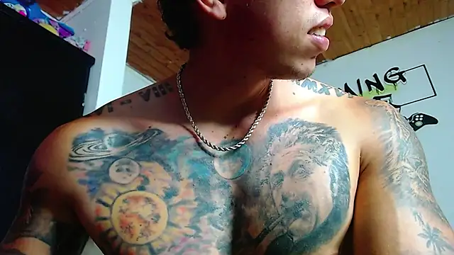 Snapshot of Adam_Hudsond chatting on 03/06/25, 03:02 Adam Hudsond online show from 03/06/25, 03:02