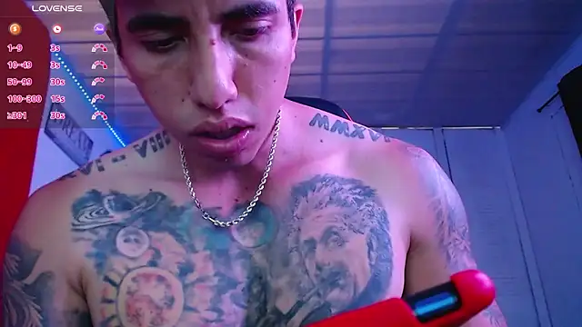 Snapshot of Adam_Hudsond chatting on 03/17/25, 01:39 Adam Hudsond online show from 03/17/25, 01:39