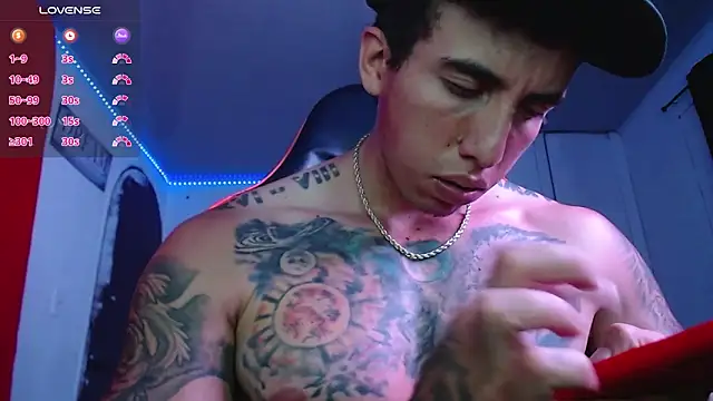 Snapshot of Adam_Hudsond chatting on 03/18/25, 12:27 Adam Hudsond online show from 03/18/25, 12:27