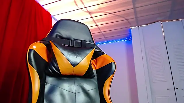 Snapshot of Adam_Hudsond chatting on 03/19/25, 02:46 Adam Hudsond online show from 03/19/25, 02:46