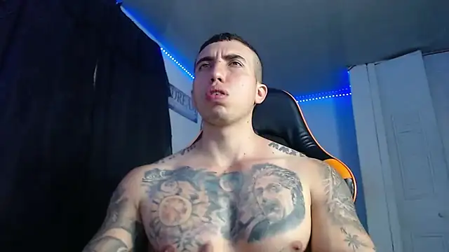 Snapshot of Adam_Hudsond chatting on 09/22/25, 01:18 Adam Hudsond online show from 09/22/25, 01:18