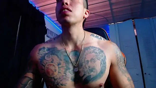 Snapshot of Adam_Hudsond chatting on 10/22/25, 02:28 Adam Hudsond online show from 10/22/25, 02:28