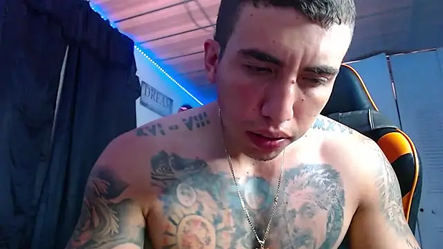 Snapshot of Adam_Hudsond chatting on 10/23/25, 01:32 Adam Hudsond online show from 10/23/25, 01:32