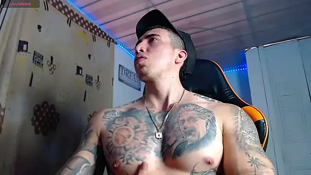 Snapshot of Adam_Hudsond chatting on 11/25/25, 02:17 Adam Hudsond online show from 11/25/25, 02:17