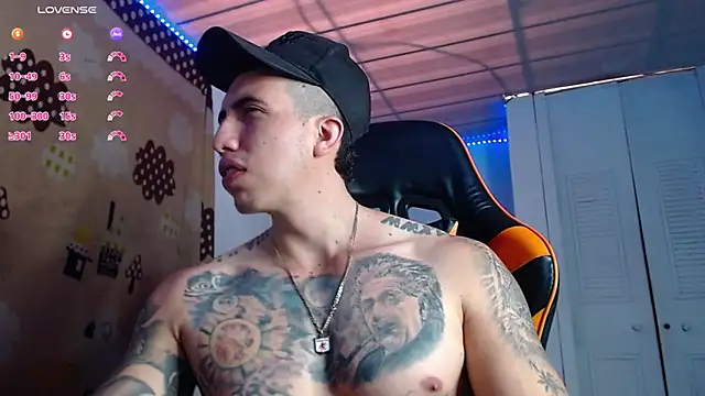 Snapshot of Adam_Hudsond chatting on 12/04/25, 02:48 Adam Hudsond online show from 12/04/25, 02:48