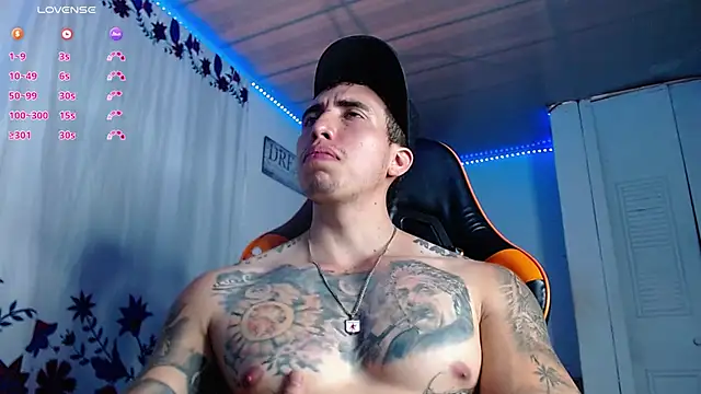 Snapshot of Adam_Hudsond chatting on 12/19/25, 09:44 Adam Hudsond online show from 12/19/25, 09:44