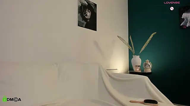 Snapshot of Kylie_Desire chatting on 03/04/25, 02:38 Kylie Desire online show from 03/04/25, 02:38