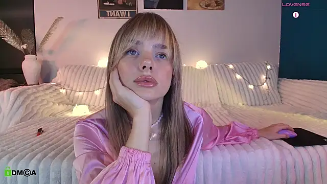 Snapshot of Kylie_Desire chatting on 10/29/25, 04:26 Kylie Desire online show from 10/29/25, 04:26