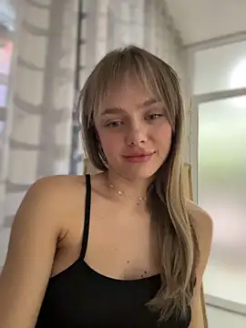 Snapshot of Kylie_Desire chatting on 11/17/25, 03:56 Kylie Desire online show from 11/17/25, 03:56