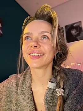 Snapshot of Kylie_Desire chatting on 11/28/25, 02:58 Kylie Desire online show from 11/28/25, 02:58