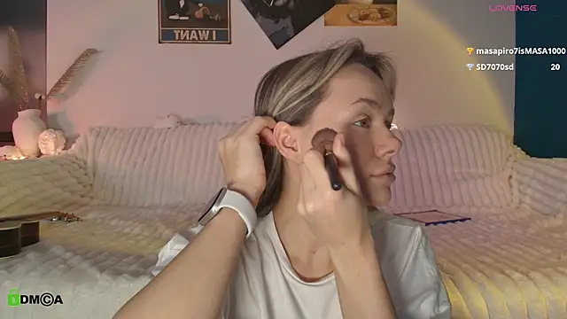 Snapshot of Kylie_Desire chatting on 12/19/25, 03:57 Kylie Desire online show from 12/19/25, 03:57