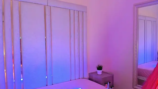 Snapshot of Saekohofman chatting on 11/09/25, 04:22 Saekohofman online show from 11/09/25, 04:22