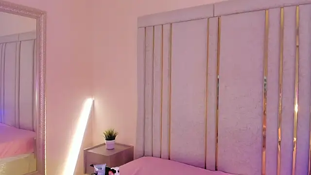 Snapshot of Saekohofman chatting on 11/30/25, 04:16 Saekohofman online show from 11/30/25, 04:16