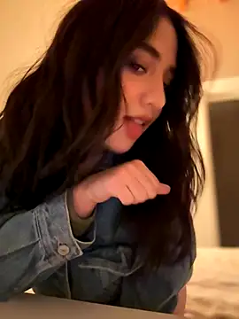 Snapshot of marcimaa chatting on 10/31/25, 12:00 marcimaa online show from 10/31/25, 12:00