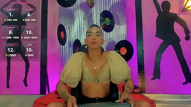 nickyminach  online show from 11/13/25, 07:13