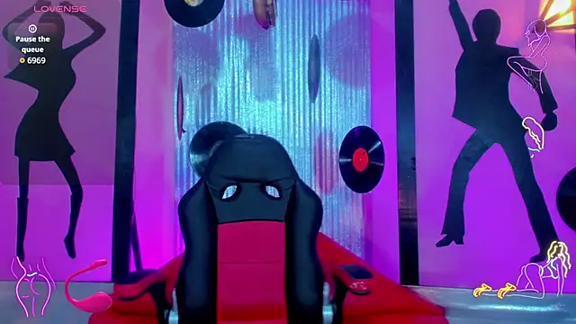 nickyminach  online show from 11/19/25, 07:25