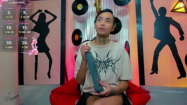 nickyminach  online show from 12/19/25, 07:32