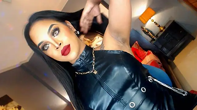 Snapshot of MarryQueen22 chatting on 11/18/25, 01:22 MarryQueen22 online show from 11/18/25, 01:22