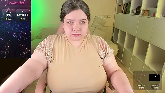 Snapshot of PlumPie chatting on 03/01/25, 05:27 PlumPie online show from 03/01/25, 05:27