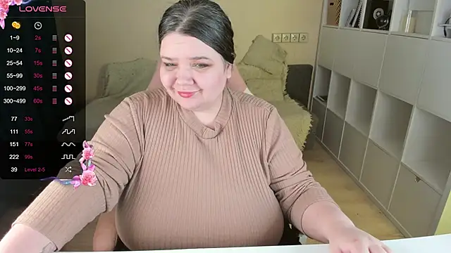 PlumPie online show from 12/14/25, 12:05