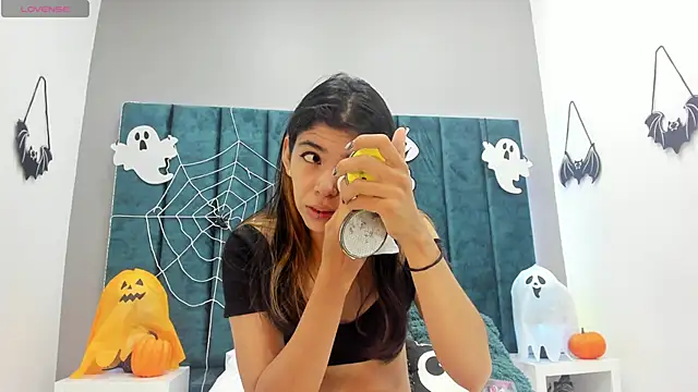 Snapshot of Girl_Cherry chatting on 10/15/25, 11:32 Girl Cherry online show from 10/15/25, 11:32