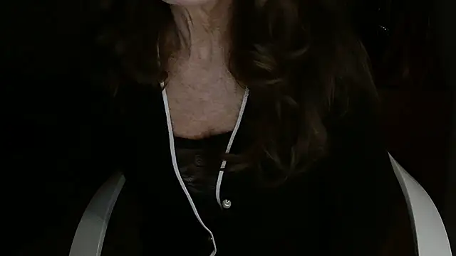 Snapshot of amara_2022 chatting on 11/19/25, 09:15 amara 2022 online show from 11/19/25, 09:15