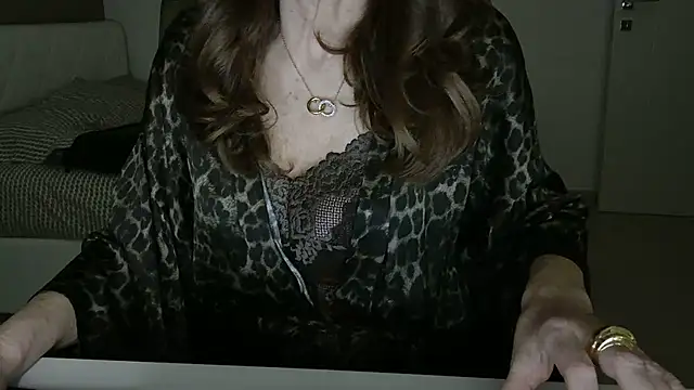 Snapshot of amara_2022 chatting on 05/09/26, 08:36 amara 2022 online show from 05/09/26, 08:36