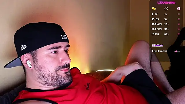 Snapshot of DominantTheo chatting on 12/08/24, 04:04 DominantTheo online show from 12/08/24, 04:04