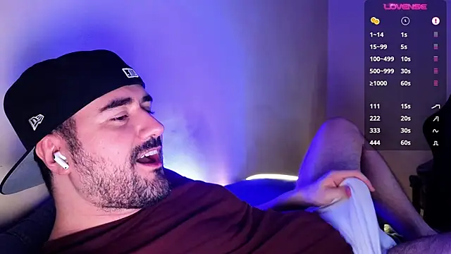 Snapshot of DominantTheo chatting on 12/10/24, 03:41 DominantTheo online show from 12/10/24, 03:41