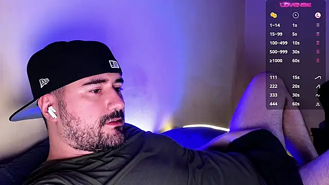 Snapshot of DominantTheo chatting on 12/23/24, 02:35 DominantTheo online show from 12/23/24, 02:35