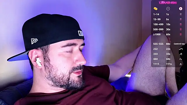 Snapshot of DominantTheo chatting on 03/05/25, 02:36 DominantTheo online show from 03/05/25, 02:36