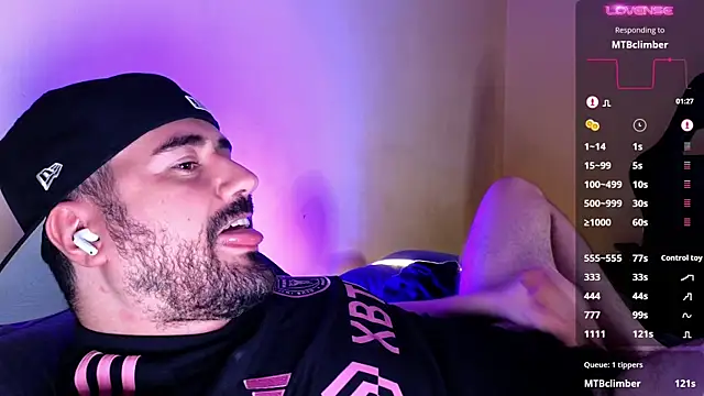 Snapshot of DominantTheo chatting on 03/17/25, 05:34 DominantTheo online show from 03/17/25, 05:34