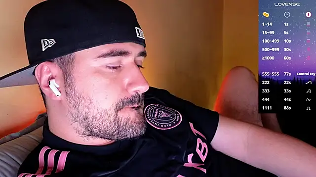 Snapshot of DominantTheo chatting on 11/02/25, 03:09 DominantTheo online show from 11/02/25, 03:09