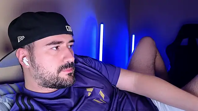 DominantTheo online show from 04/15/26, 03:24