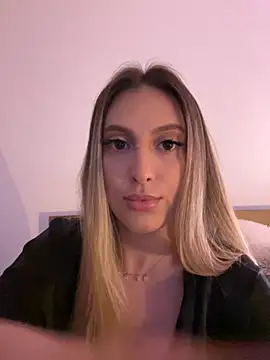 Snapshot of Eva_Ryen chatting on 10/13/25, 04:07 Eva Ryen online show from 10/13/25, 04:07