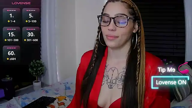 Snapshot of sapphirestorm8 chatting on 11/09/25, 01:26 sapphirestorm8 online show from 11/09/25, 01:26