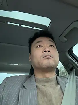 Snapshot of S00 chatting on 11/16/25, 10:37 S00 online show from 11/16/25, 10:37