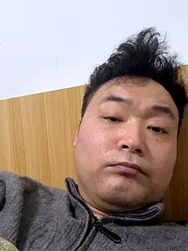 Snapshot of S00 chatting on 12/18/25, 05:52 S00 online show from 12/18/25, 05:52